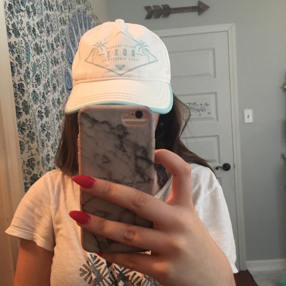 roxy hat - Picture 2 of 2